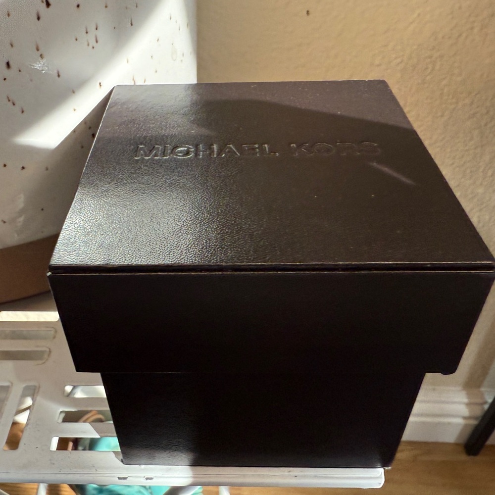 Michael Kors Brown Watch Box - Picture 15 of 16